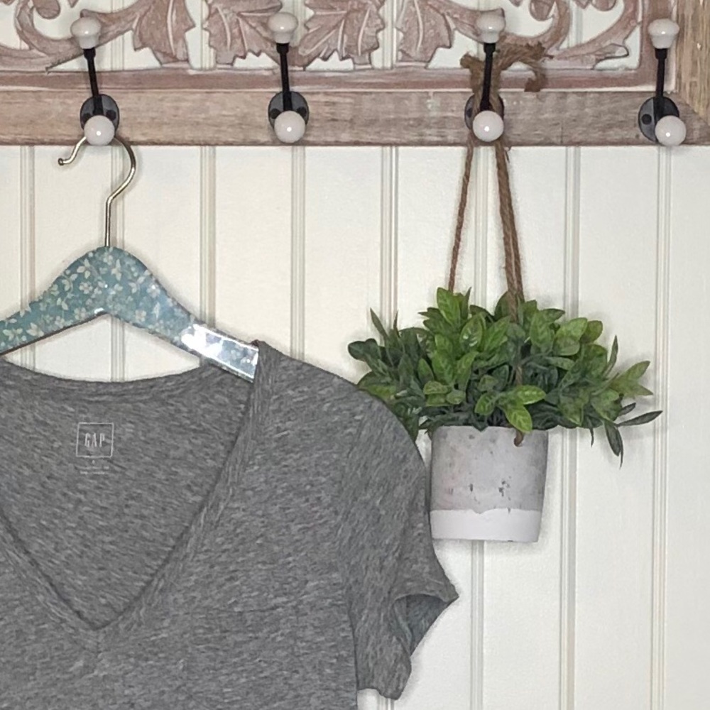GAP Gray Pocket Tee T-shirt V-Neck Small S